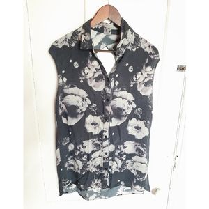 💀H&M Floral Skull Sleeveless Blouse